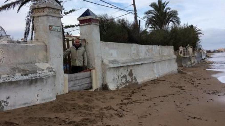 Un documental indaga en la desaparición de un tramo de la playa de les Marines de Dénia