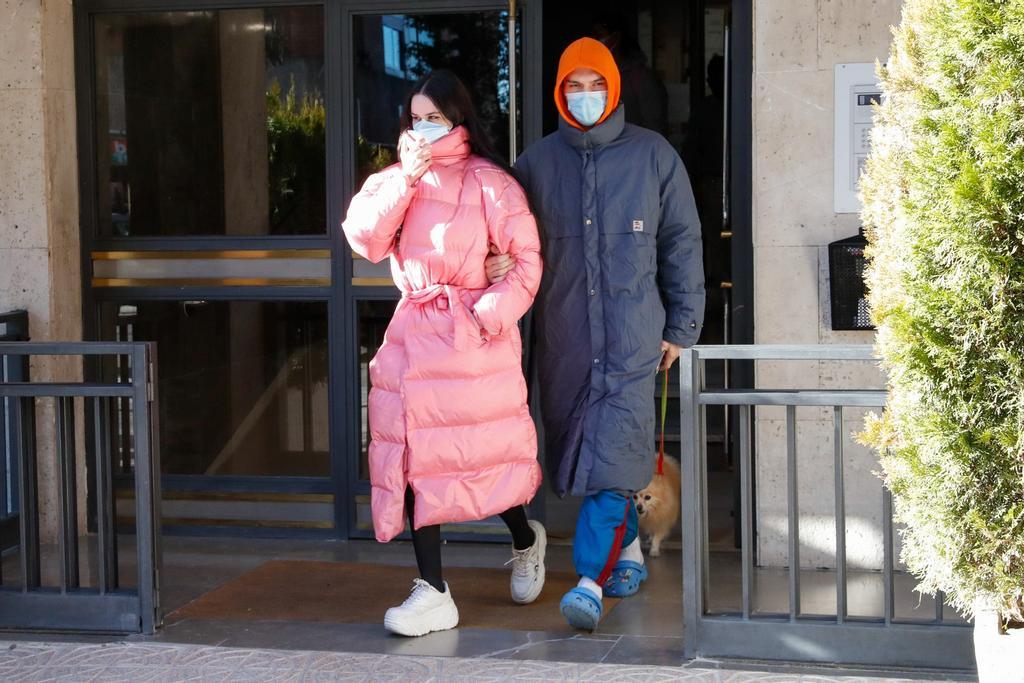 María Forqué saliendo de casa de Verónica Forqué