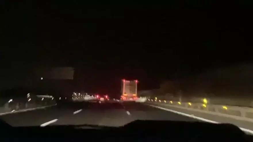 Imputado un camionero por circular más de 30 kilómetros en zigzag por la autovía entre Alicante y Crevillent