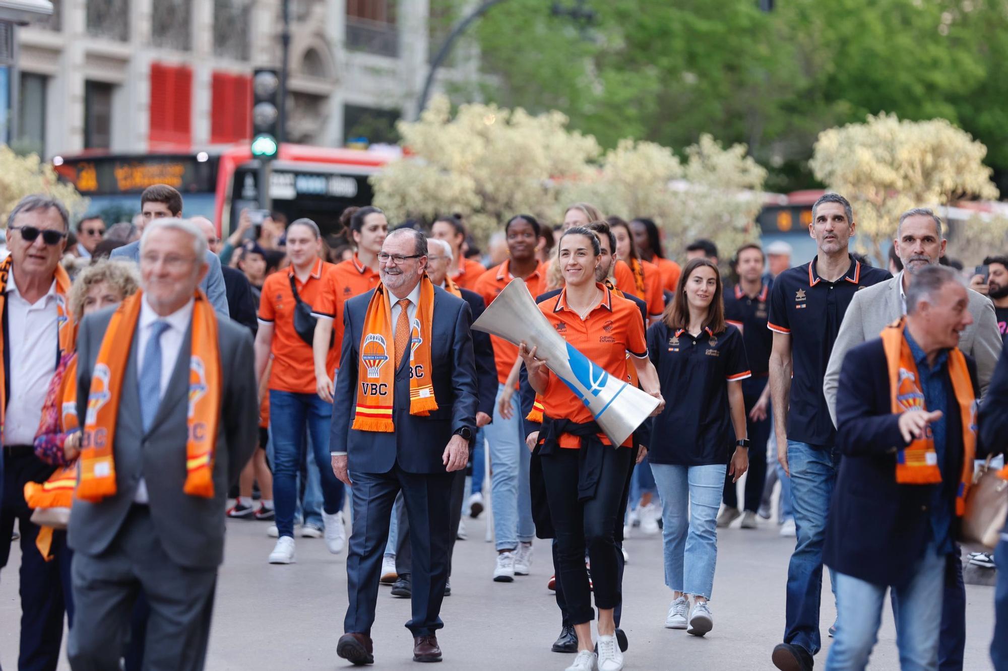 El Valencia Basket celebra en casa su triplete histórico