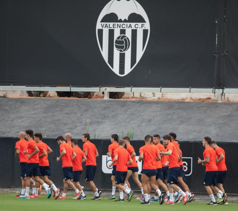 Las imágenes del entrenamiento de este lunes del Valencia CF