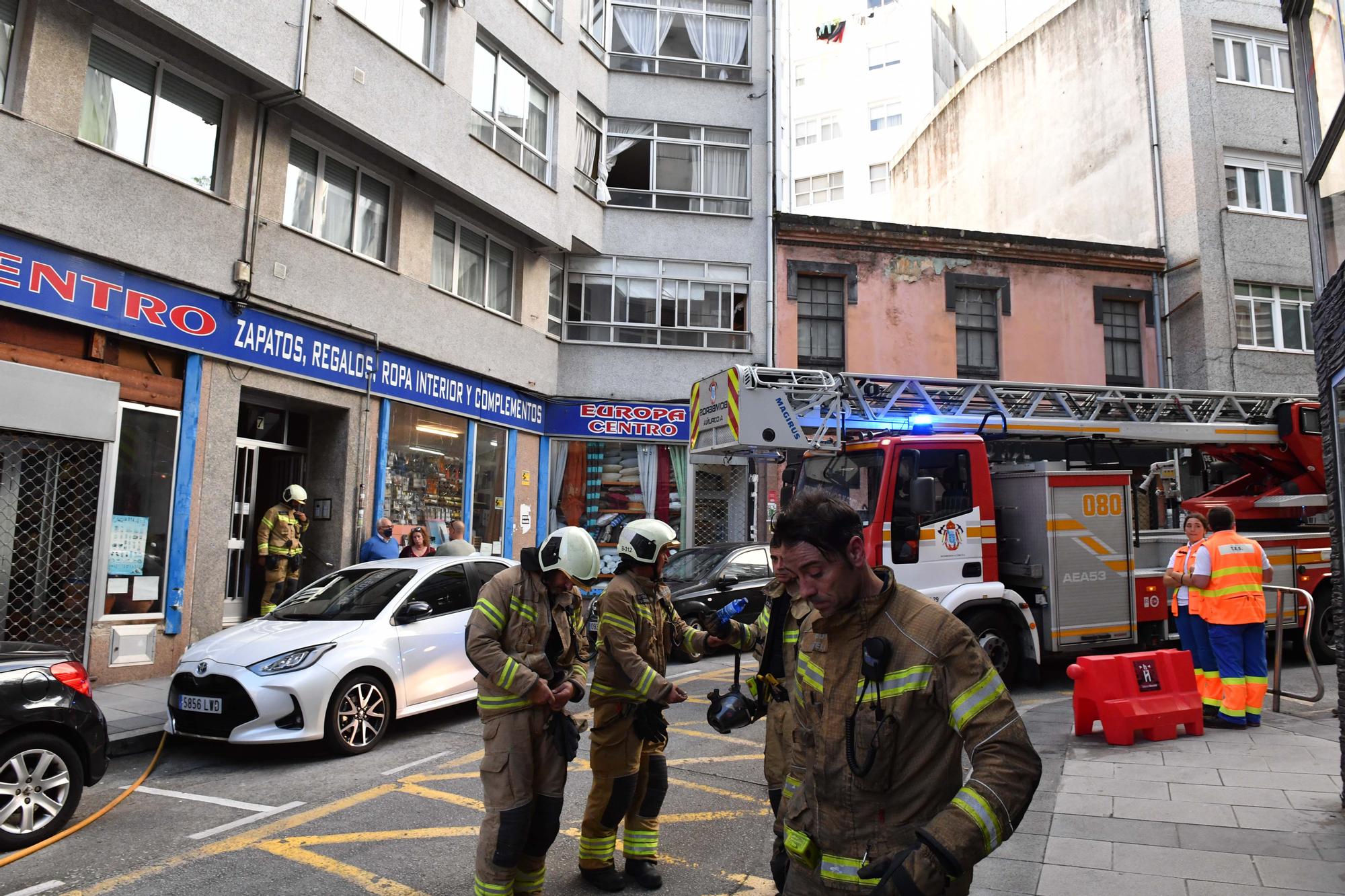 Una pota olvidada al fuego causa un incendio en una vivienda de la calle San Vicente en A Coruña