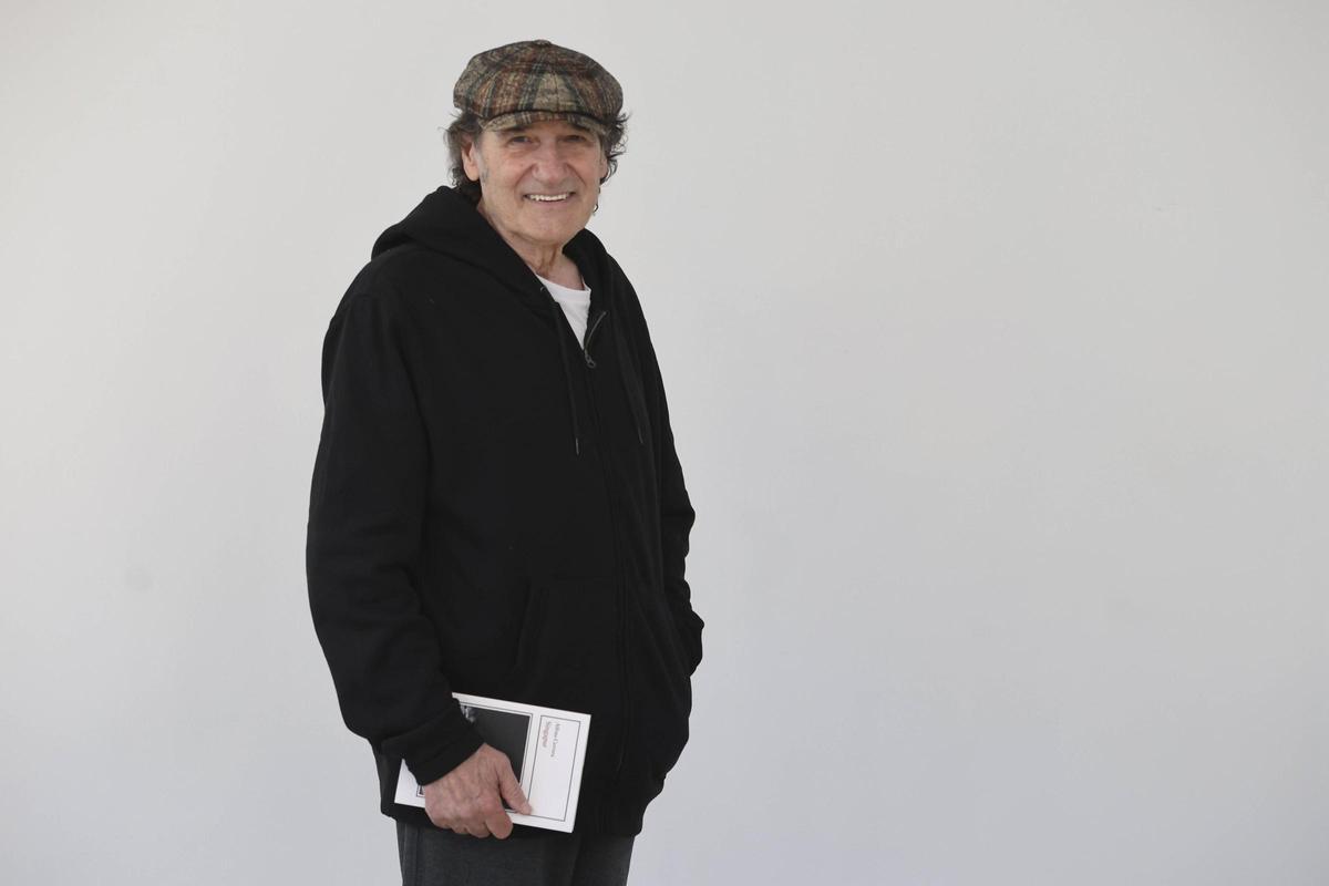 El escritor valenciano Alfons Cervera acaba de publicar "Singapur".