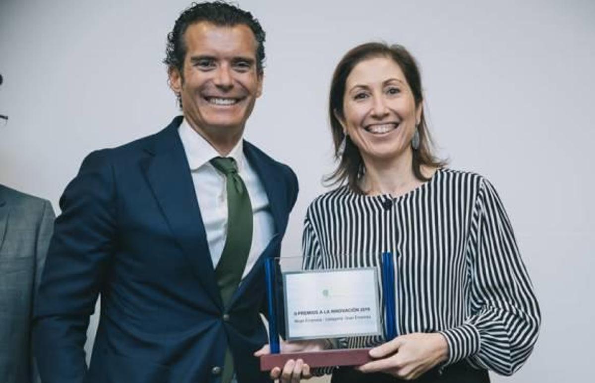 Pilar Vanaclocha, directora de I+D en Grefusa, al recoger el premio.