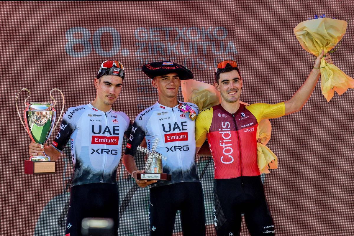 Ayuso acompañó a del Toro en el podio