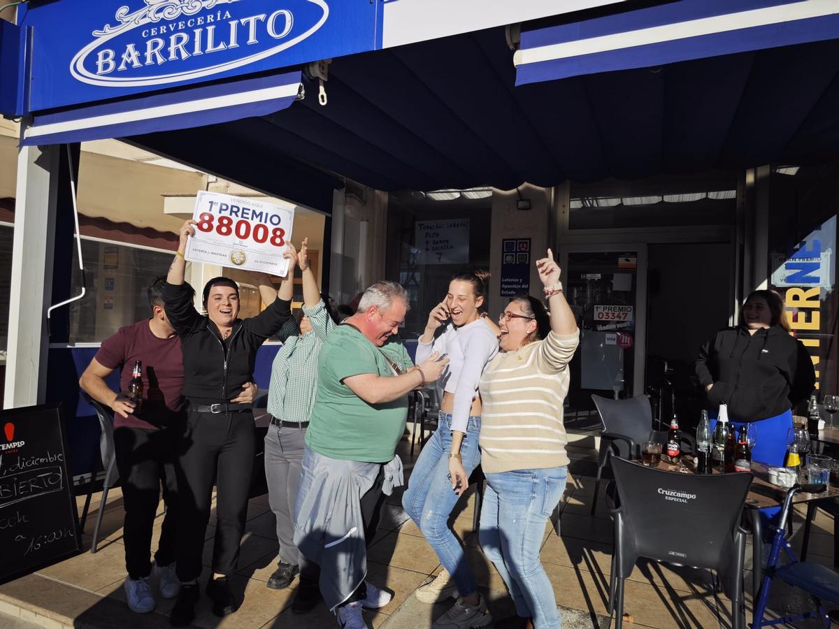 Así han celebrado en Can Picafort el Gordo de la Lotería de Naviad Así han celebrado en Can Picafort el Gordo de la Lotería de Naviad