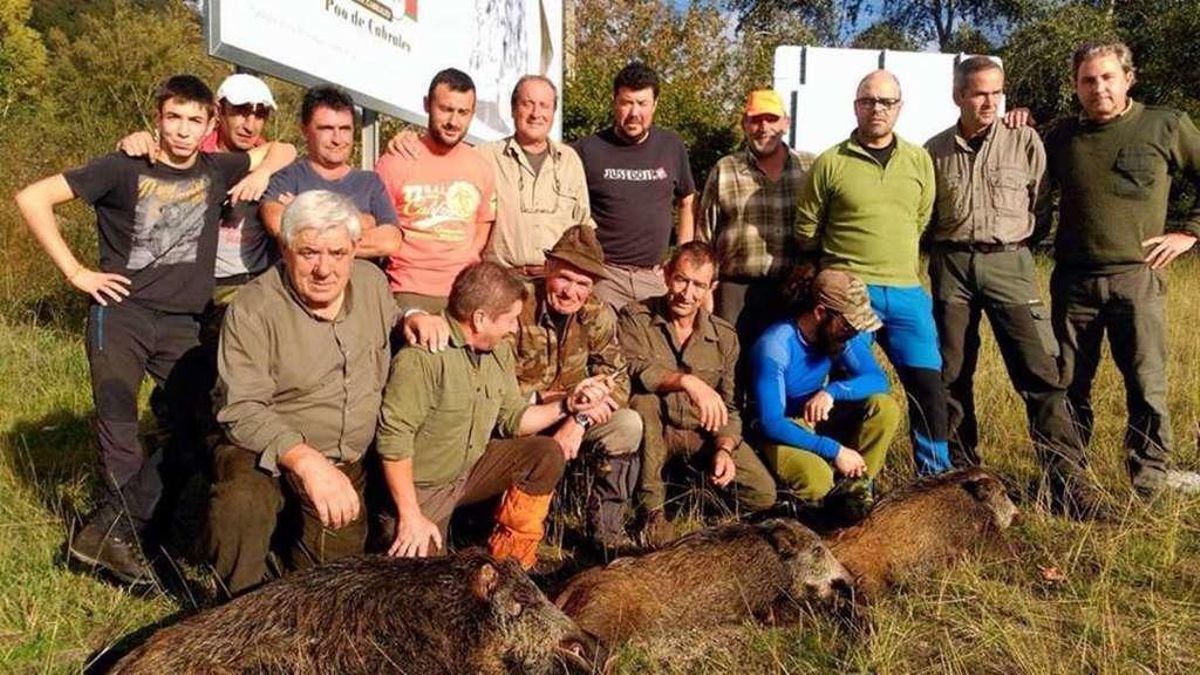 La cuadrilla de Barreras (Valdés) abatió un ejemplar de 142 kilos