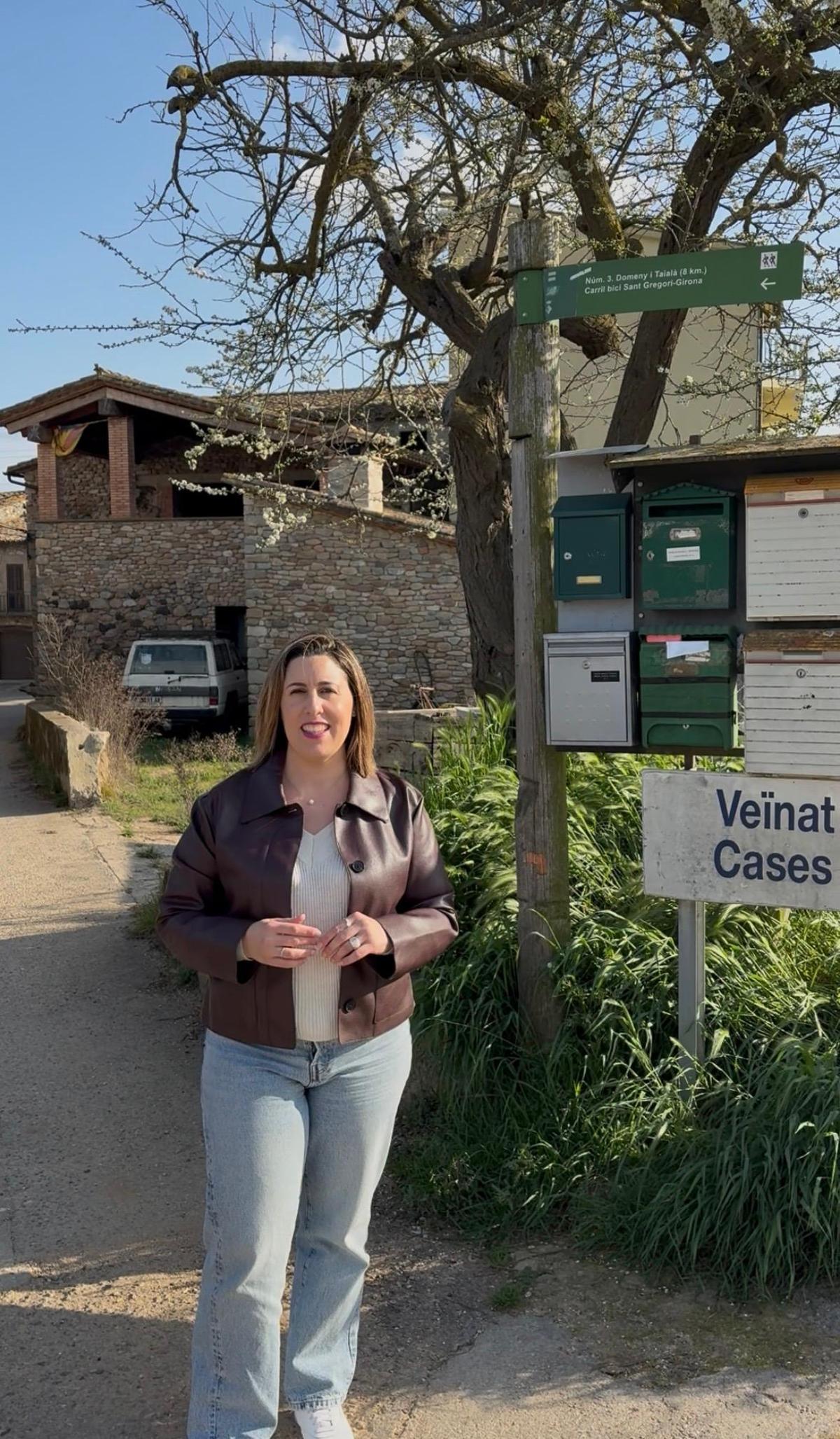 Cristina Ribas, portaveu d’Esquerra Sant Gregori, al veïnat de Cases Noves.