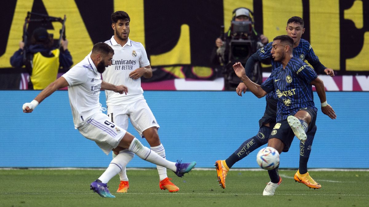 Karim Benzema, en una acción del partido entre el América y el Real Madrid