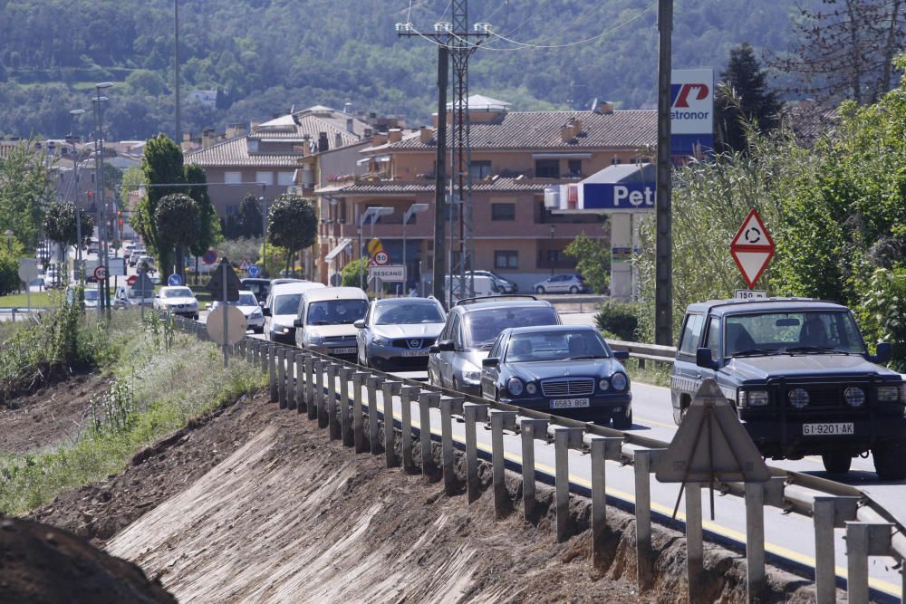 Cues a la «carretera de la Vergonya» per les obres