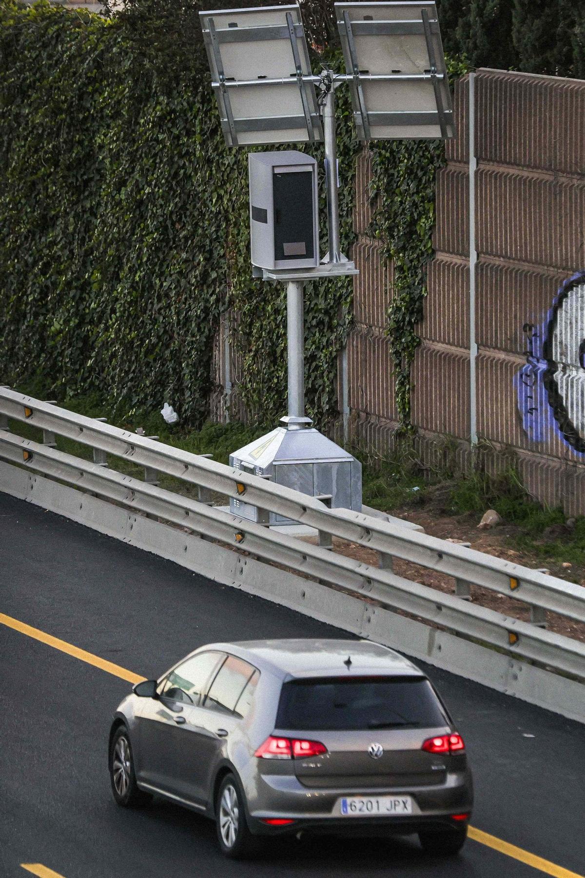 La DGT ya ha instalado el primer radar fijo de la Vía de Cintura de Palma: se encuentra en este punto de la Ma-20 La DGT ya ha instalado el primer radar fijo de la Vía de Cintura de Palma: se encuentra en este punto de la Ma-20