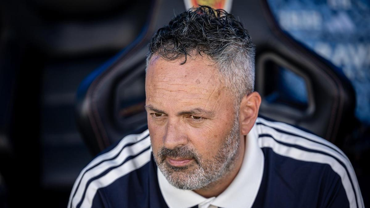 David Navarro, entrenador del Real Zaragoza: "No es momento de dar un paso adelante como equipo, sino individualmente"