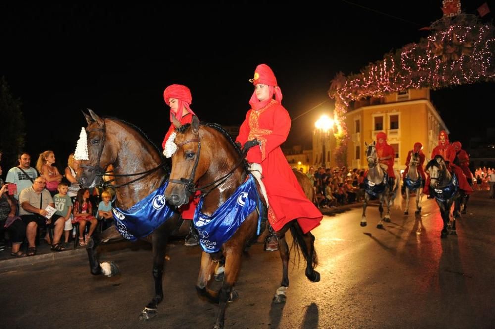 Desfile de Moros y Cristianos por las calles de Mu