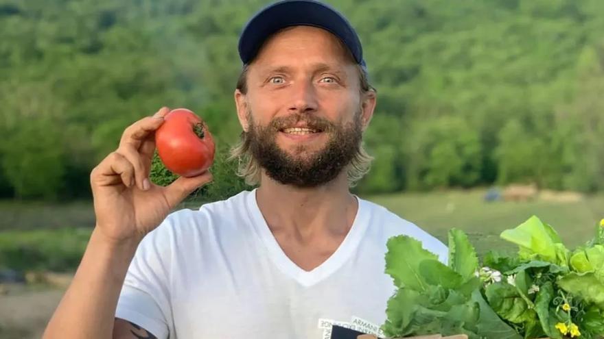 Condenado a prisión un influencer vegano por causar la muerte de su bebé con una &quot;dieta solar&quot;