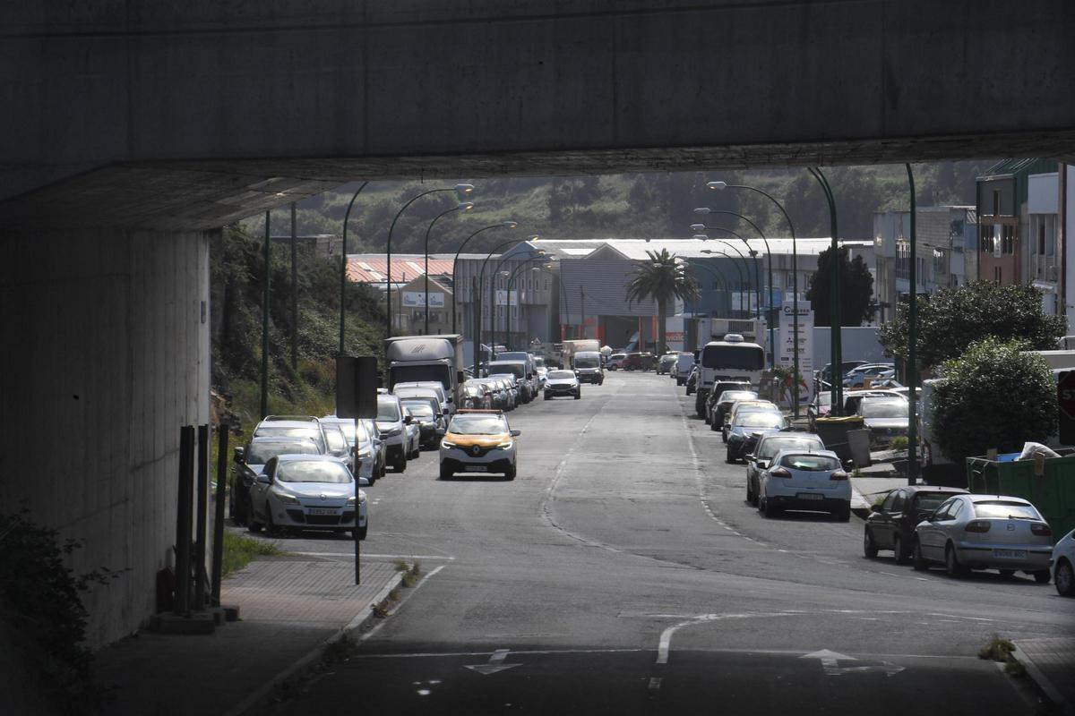 Vehículos e instalaciones del polígono industrial de Pocomaco.