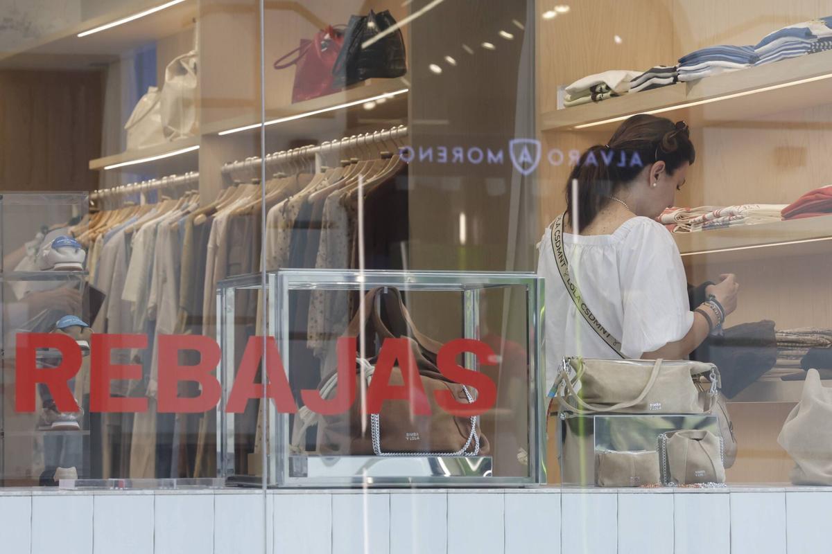 Las rebajas de verano llegan a Córdoba con una semana de antelación por el influjo de las grandes cadenas