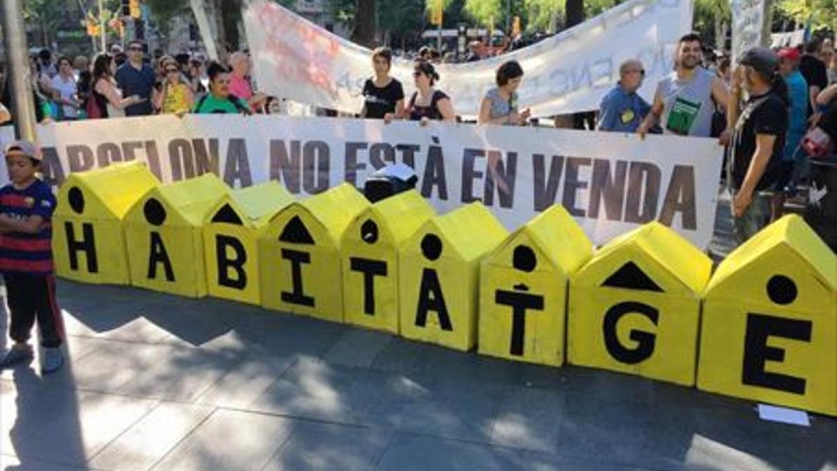 La reivindicación 8 Manifestación por el derecho a la vivienda en Barcelona.
