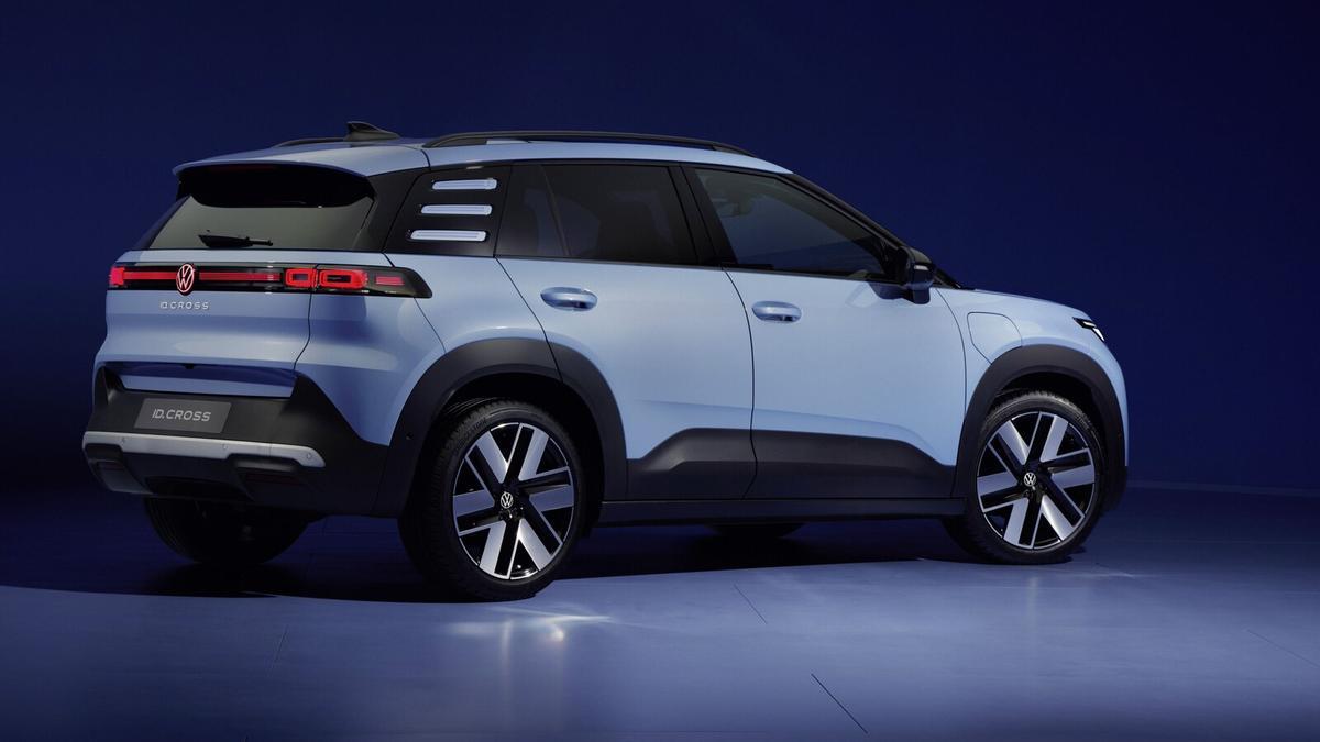 Volkswagen ID Cross visto de tres cuartos trasero