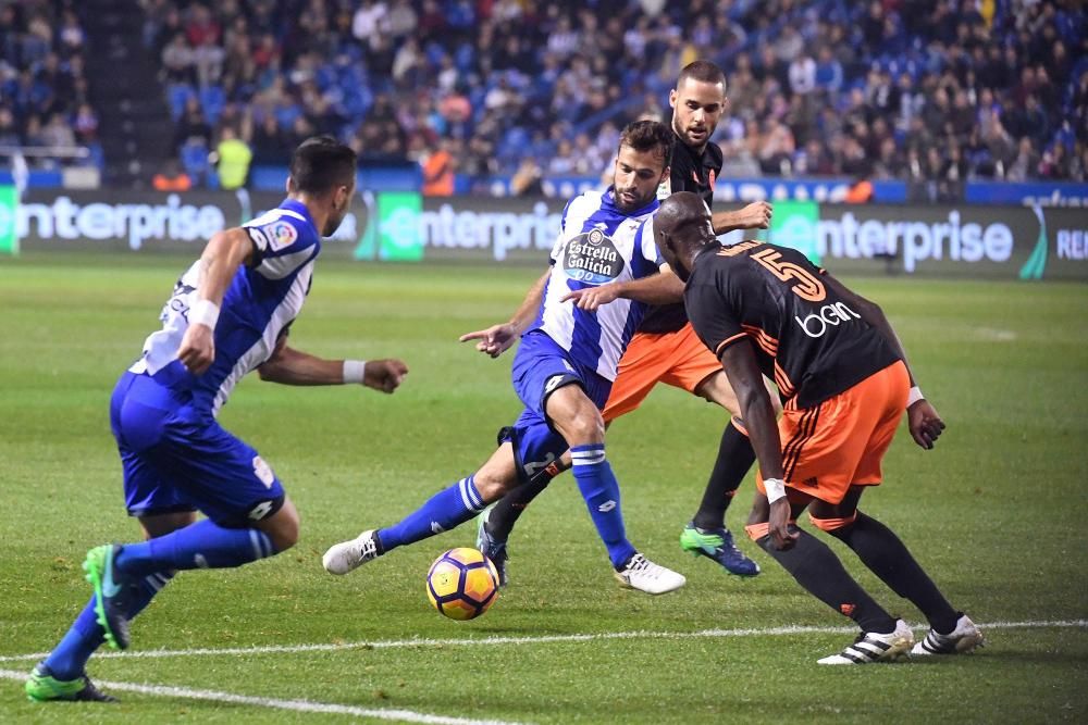 Un Çolak notable librea el ataque con un gran gol y un error suyo propicia el empate (1-1).