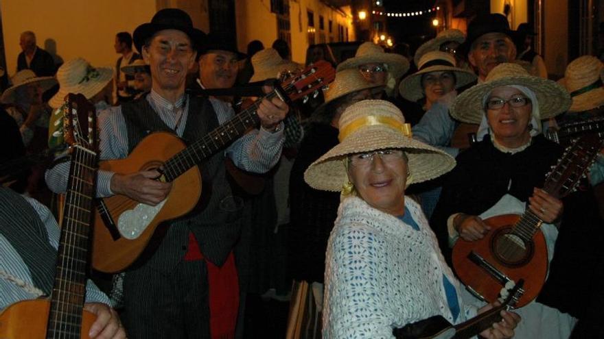 50 años de carretas, ofrendas y maúros en Valleseco