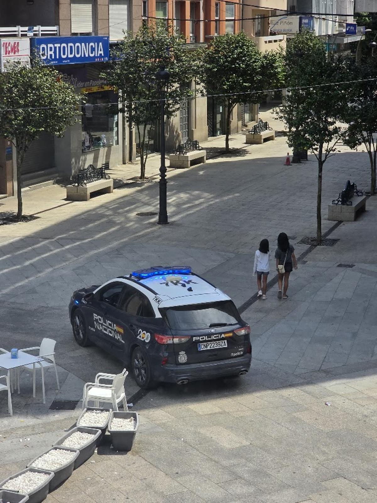 La Policía Nacional en Vilagarcía.