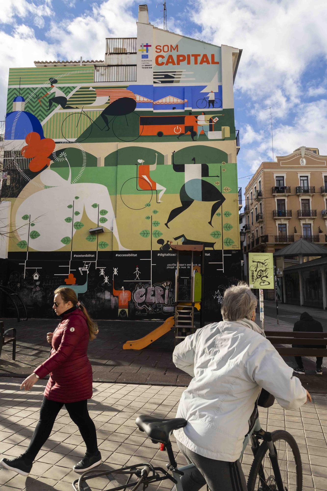 Así es el nuevo mural sobre València en la plaza Mossèn Sorell