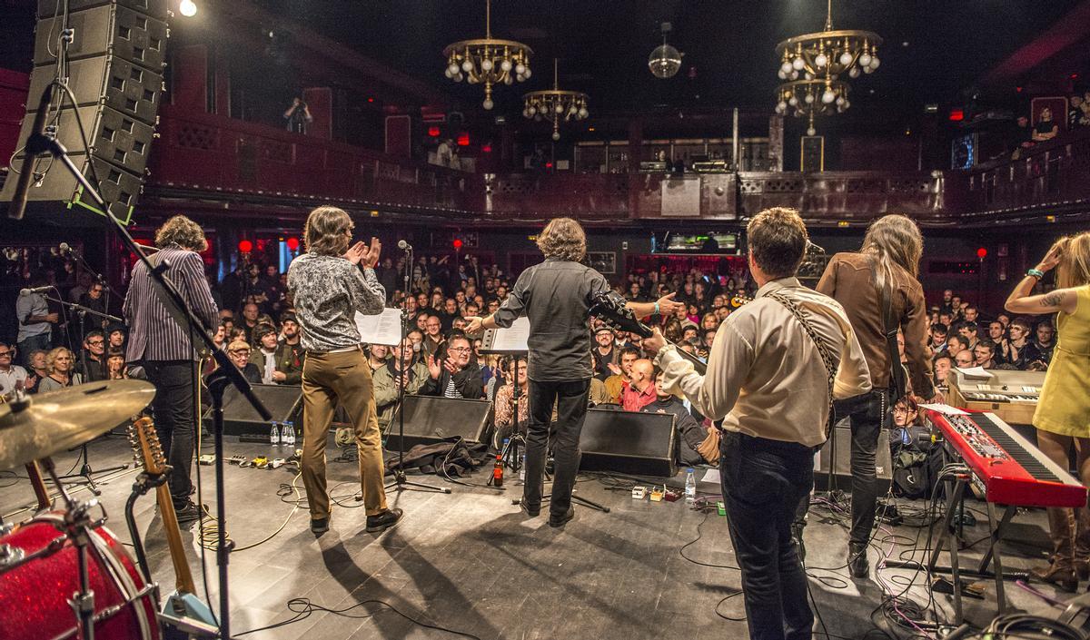 La barcelonesa sala Apolo, llena en la fiesta de homenaje al desaparecido Alfredo Calonge, el 4 de diciembre de 2014.