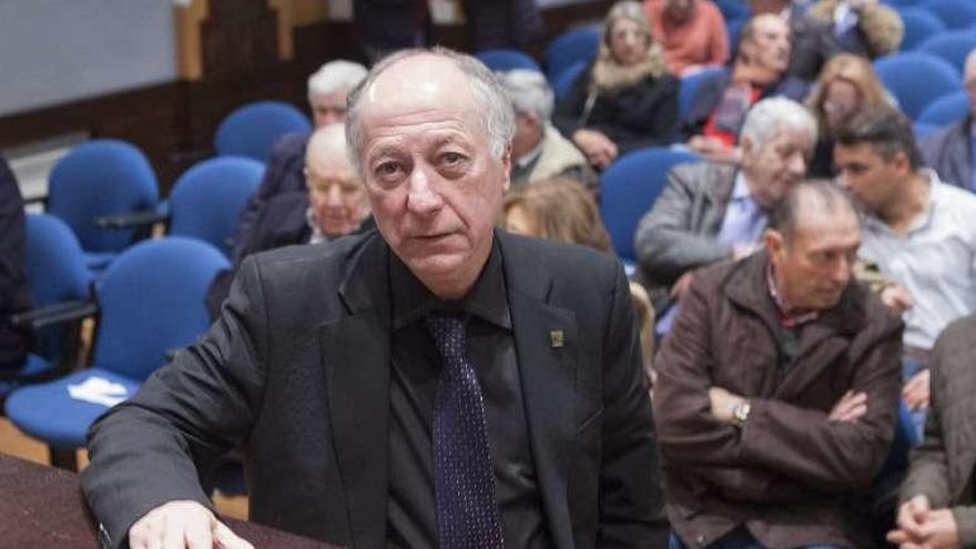 José María Braña, con su nuevo libro.