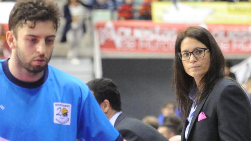 Montañana, en el banquillo del Fuenlabrada en el partido en el Palacio de los Deportes de Murcia ante el UCAM