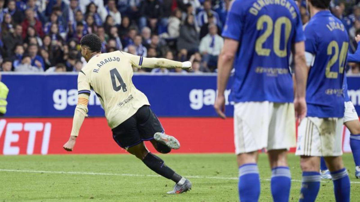 Ronald Araujo celebra su gol contra el Oviedo