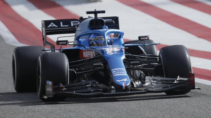 Fernando Alonso con Alpine en los test de Bahréin