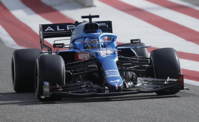 Fernando Alonso con Alpine en los test de Bahréin