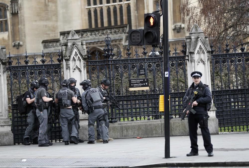 Atentado terrorista en las inmediaciones del Parlamento británico.