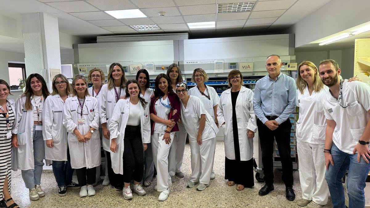 Miembros del servicio de Farmacia del Hospital General Universitario de Elche que han conseguido mantener desde 2021 la certificación de calidad