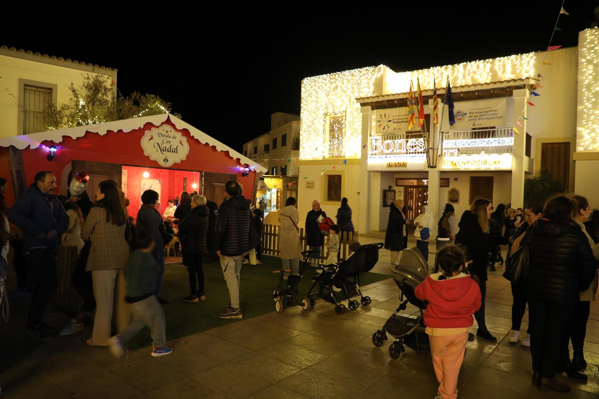 Descubre las fotos del inicio de las Fiestas de Navidad en Formentera