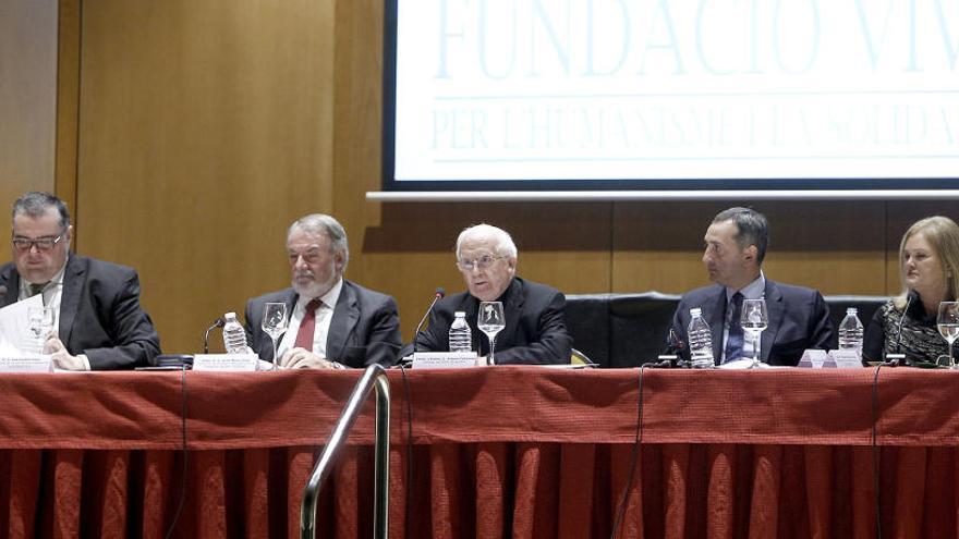 César Sánchez durante el acto de la Fundación Luis Vives junto a Mayor Oreja y el Arzobispo de Valencia, entre otros