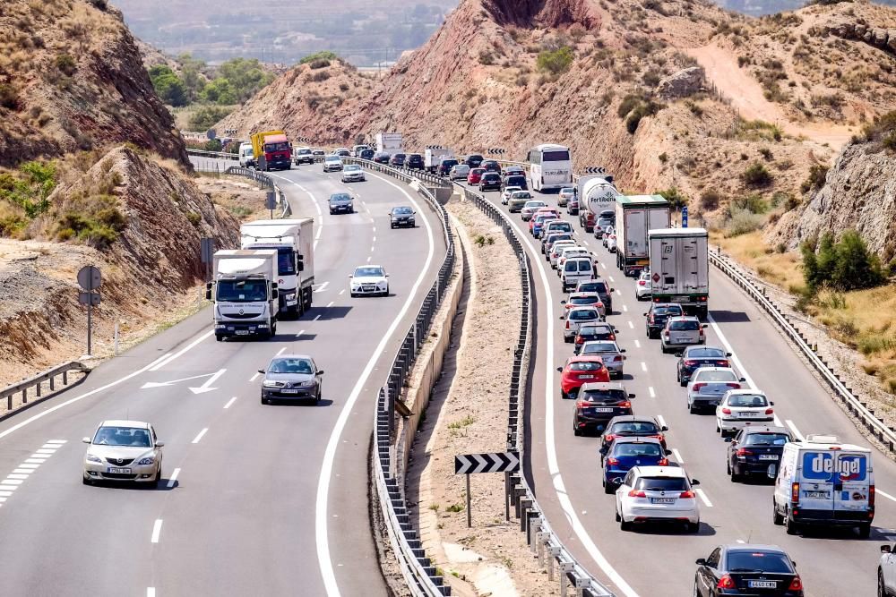 Un accidente provoca retenciones en la A-31