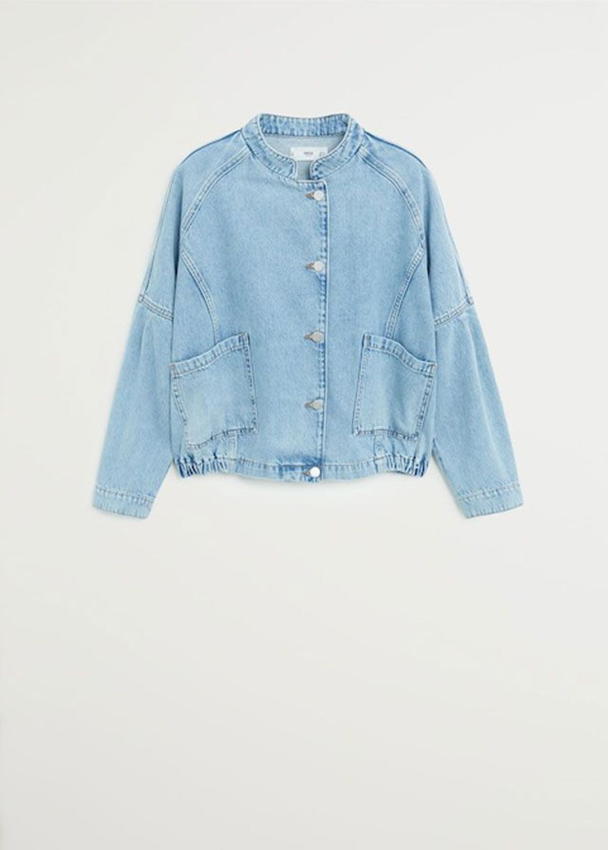 Cazadora vaquera tipo bomber, de la nueva colección de Mango