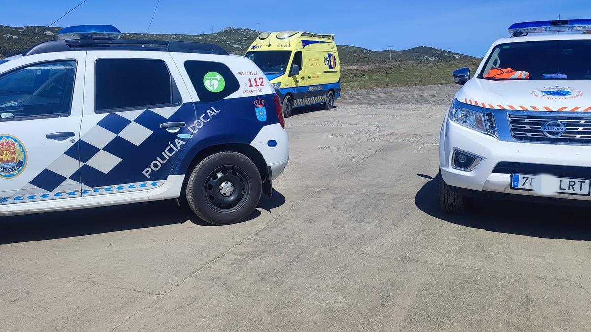 Dispositivos de rescate que auxiliaron al pescador accidentado en Touriñán