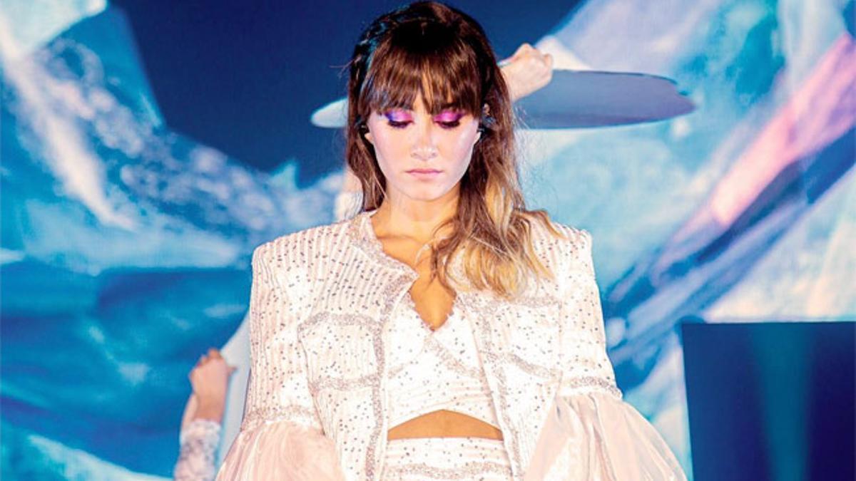 Aitana Ocaña con look de Ana Locking en su gira 'Play Tour'