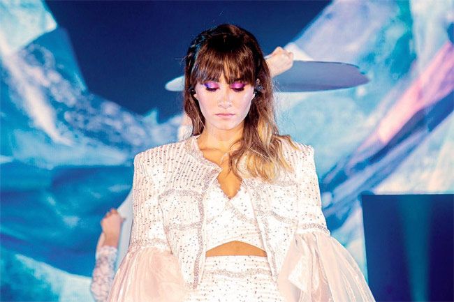 Aitana Ocaña con look de Ana Locking en su gira 'Play Tour'