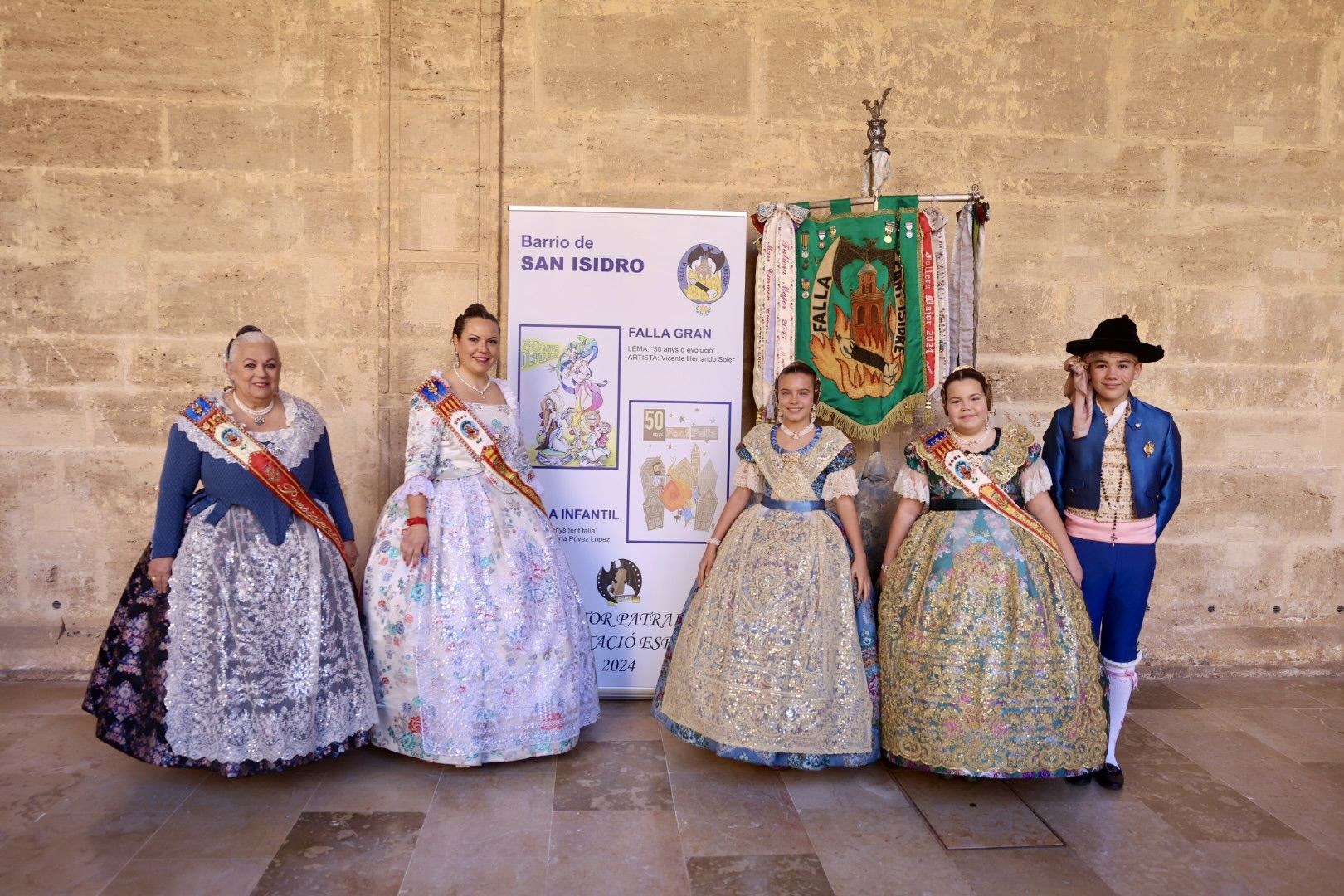 Las fallas de Patraix reciben a Marina y la corte infantil