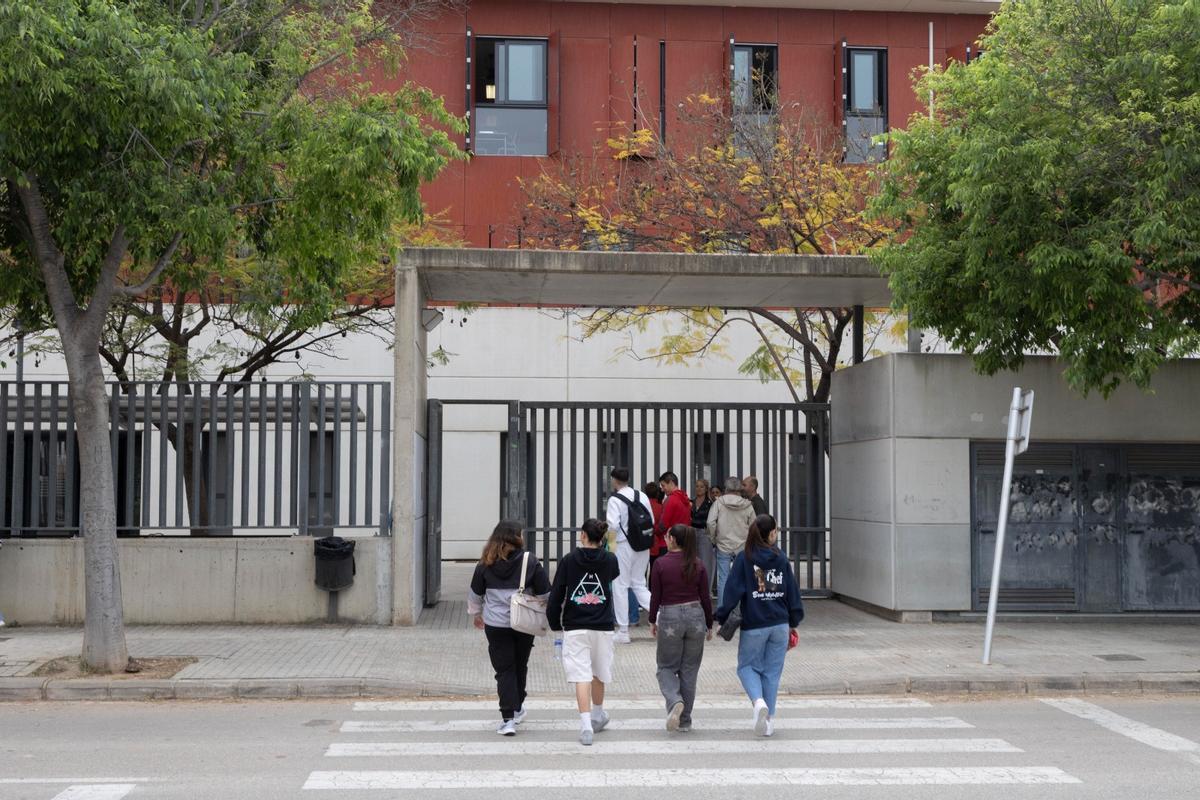 Entrada del IES Luis Simarro de Xàtiva, en una imagen captada hoy.