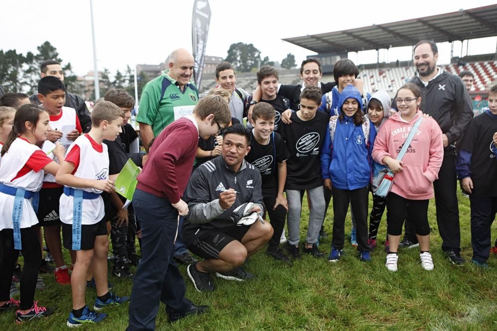 Los All Blacks dirigen un entrenamiento con alumnos en Gijón