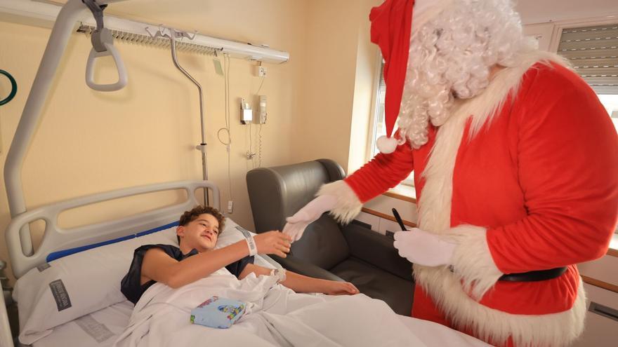 ‘Mediterráneo’ y Todojuguete llevan la ilusión a los niños hospitalizados ‘Mediterráneo’ y Todojuguete llevan la ilusión a los niños hospitalizados