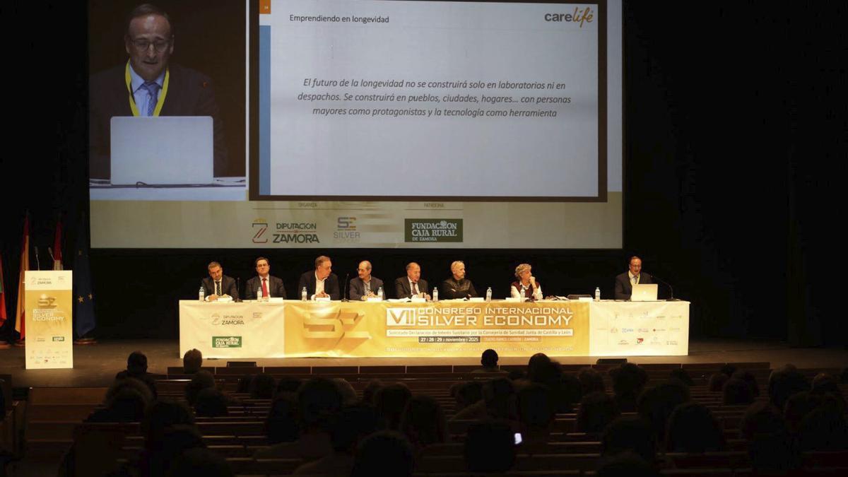 Mesa sobre «Emprendimiento, servicios y economía social», en el congreso Silver Economy. | ALBA PRIETO