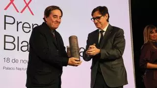 Illa entrega el Premio Blanquerna a García Montero: "Somos mayoría quienes creemos en el entendimiento"