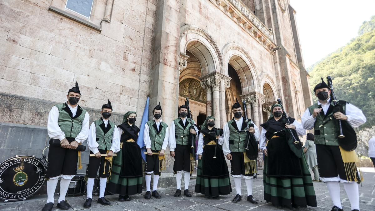 Así sonó el himno de Asturias en Covadonga