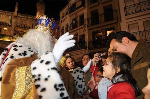 Los Reyes Magos visitan a los niños extremeños