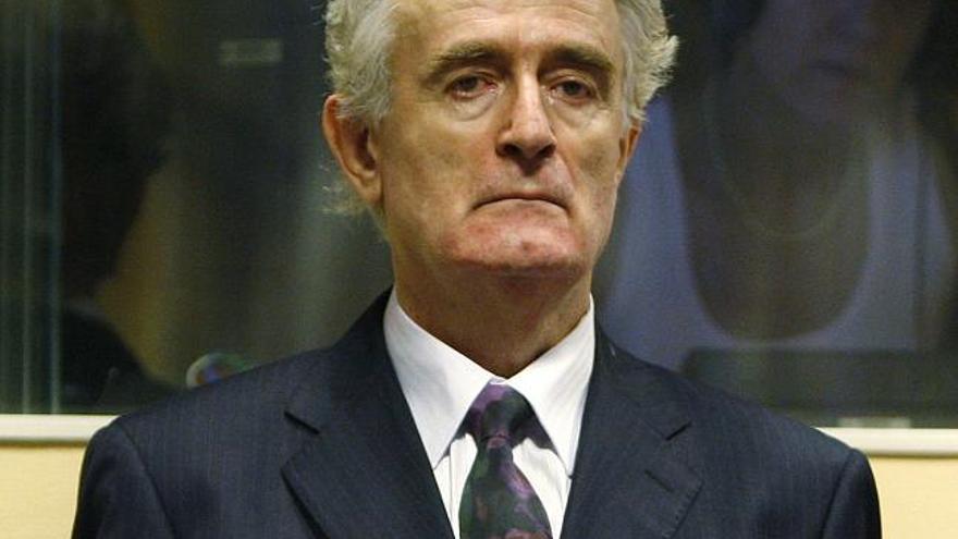 Karadzic mantiene que debe defenderse a sí mismo para tener un juicio justo